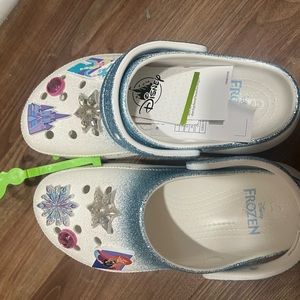 NEW UNWORN Frozen Disney Crocs